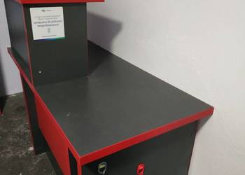 Wyposażenie sklepu odzieżowego.