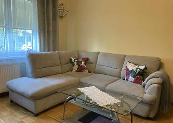 Pilne sofa narożnik w popielatym kolorze