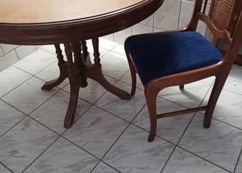 Stół okragły rozkładany z 4 krzesłami