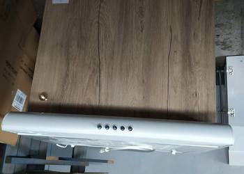 Nowa szafka kuchenna z okapem.