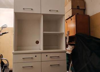 Biała szafa kuchenna biurowa