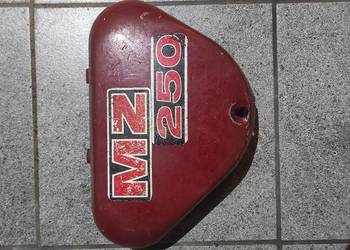 Pokrywa akumulatora prawa MZ TS 250, kapa boczek prawy