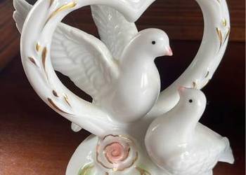 Dekoracyjna figurka porcelanowa „Gołębie” marki Lefard.   Figurka ma wymiar