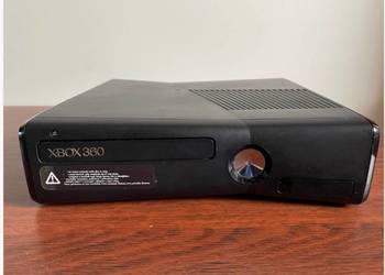 Xbox 360 250GB Slim + okablowanie + pilot - Dużo gier