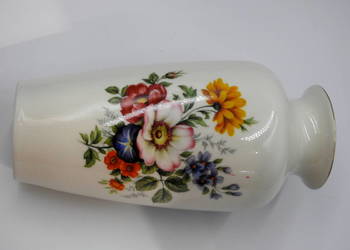 Piękny porcelanowy wazon sygnowany - niemiecki .