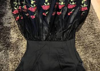 Wieczorowa sukienka w Róże