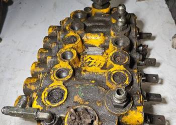 Tylny rozdzielacz hydrauliczny koparki do Massey Ferguson 50 HX