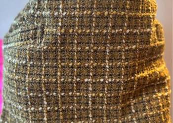 Stylowa musztardowa spódnica z brązową podszewką – ciepła i wygodna