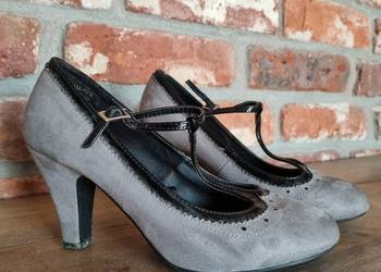 Szare czółenka na obcasie