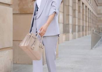 Ekskluzywny garnitur damski ADIKA TANGO - klasa i szyk-popiel - ROZMIAR 50