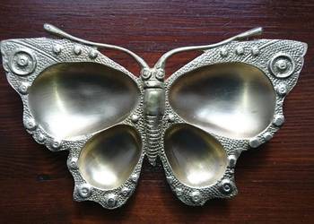 Stara mosiężna patera, oczyszczona i zakonserwowana. Stara mosiężna patera, oczyszczona i zakonserwowana.