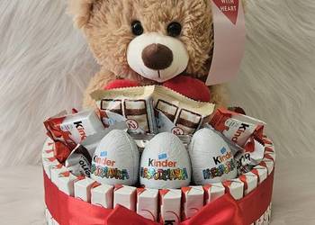 PREZENT NA DZIEŃ DZIECKA: Tort ze słodyczy Kinder