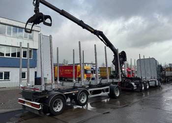 Do przewozu drewa Volvo 6x4 z przyczepa do drzewa