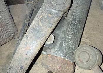 Zabytkowe amortyzatory ramieniowe