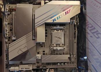 Gigabyte X870 AORUS TACHYON ICE