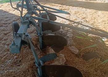 Sprzedam pług PHX 3+1 z hydraulicznym ramieniem do bron lub kolczatki