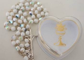 Pamiatka na komunię Różaniec krysztalki mieniące się bialy