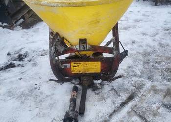 Rozsiewacz do nawozu typu Lejek w oryginalnym stanie  w komplecie walek wom