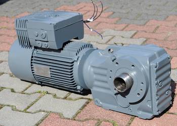 Motoreduktor kątowy 0.6/3kw. 26/132obr. Firmy SEW z hamulcem. FALOWNIK.