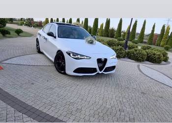 Alfa Romeo Giulia do ślubu białą biały samochód