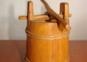 mała drewniana kanka