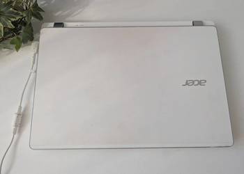 Acer Aspire V3-372 – i3 / 8GB RAM / SSD 240GB
