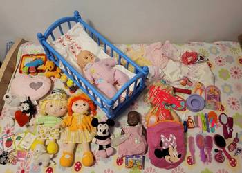 Kołyska, pościel, lalki, maskotki, zestaw Minnie, zestaw młodej damy i inne