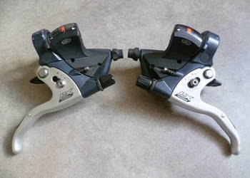 Klamkomanetki Shimano Deore LX ST-M570. 3x8, V-brake.