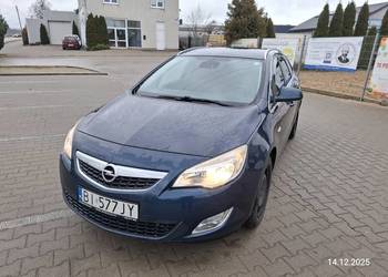 Opel Astra j 1.6 115km rok 2012 sports tourer