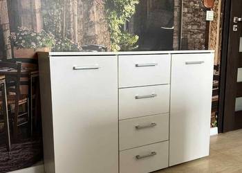 Komoda biała z szufladami