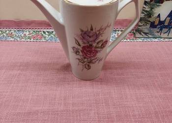 Dzbanek porcelanowy Chodzież z kwiatowym motywem