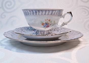 Porcelanowe trio WAWEL – filiżanka + 2 talerzyki – PRL, perłowe wnętrze