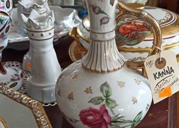 Amfora. Porcelanowy wazon. Z różą. Syg. V- 253