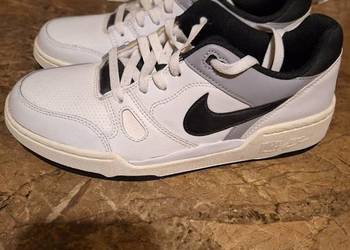 Sprzedam nowe buty nike białe rozmiar 41