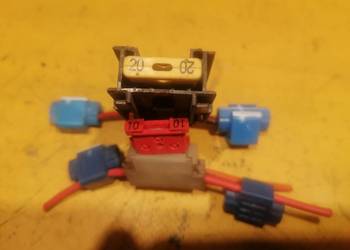 bezpiecznik dodatkowy z wtyczką 12V 10A+20A