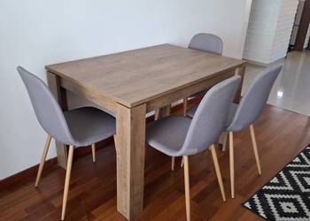 Stół JYSK 120x80 + 4 tapicerowane krzesła | komplet do jadalni