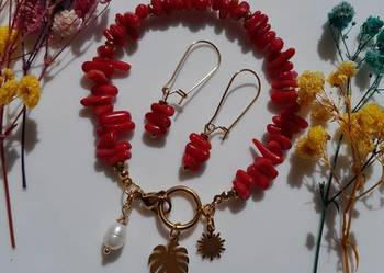 Pozłacana bransoletka i kolczyki z naturalnym czerwonym koralem.