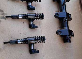 Audi A4 B7 2.0 TDi 170KM BRD pompowtryskiwacze Siemens 03G130073M komplet