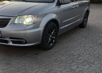 Chrysler town country polecam