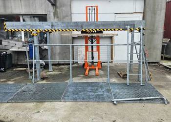 Solidny podest stalowy ocynkowany 418×122×185 cm z barierką,