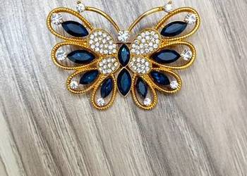 Złota broszka motyl