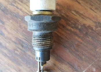 Star 28 świeca żarowa.