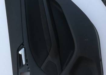 Boczek drzwi prawy tyl peugeot 308 t9