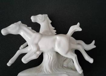 Figurka porcelanowa konie w galopie Figurka porcelanowa konie w galopie