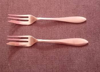 Dwa widelczyki do ciasta Gerlach. Stal nierdzewna, lata 50-e XX w. Dwa widelczyki do ciasta Gerlach. Stal nierdzewna, lata 50-e XX w.