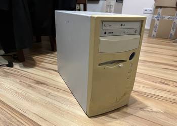 Zabytkowy komputer PC AT Pentium 166MHz