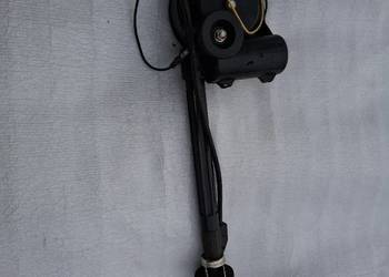 Antena samochodowa wysuwana . Oldtimer Mercedes W 107 Mercedes beczka.