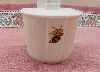 Pojemnik plastikowy biały na ścianę z naklejką pszczółki