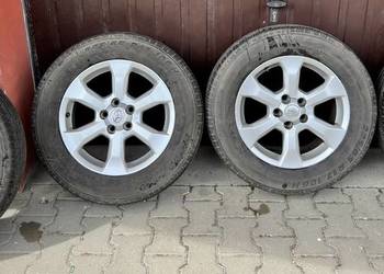 Oryginalne felgi aluminiowe Toyota RAV4 17" z oponami letnimi.