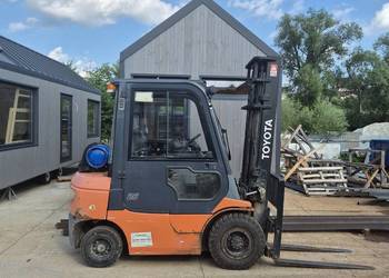 TOYOTA 42-7FGF25 – Wózek widłowy 2005 rok Duplex 4,2m pełna kabina